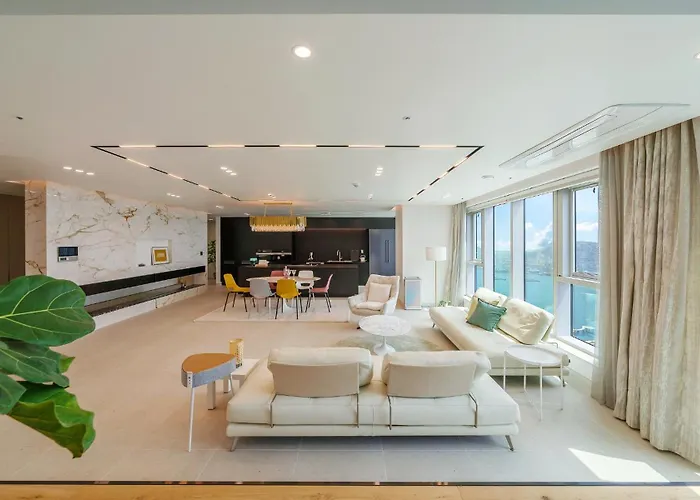 Aparthotel Station The Bay 4*