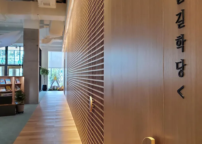 Aparthotel Station The Bay 4*