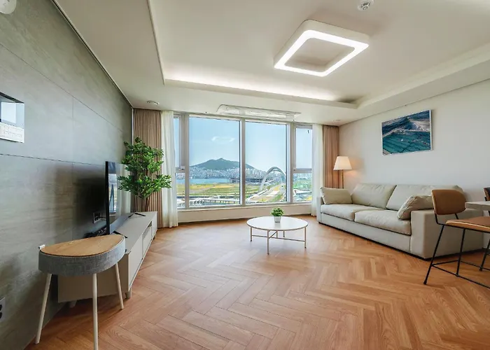 Aparthotel Station The Bay 4*