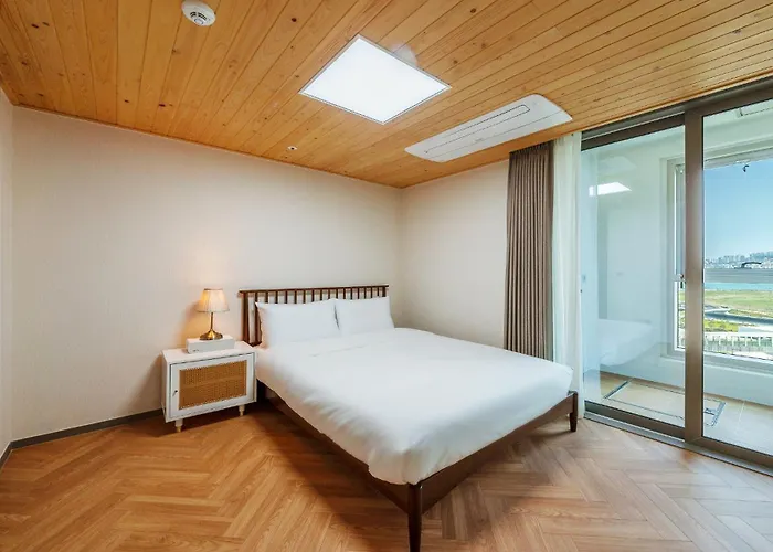 Aparthotel Station The Bay 4*